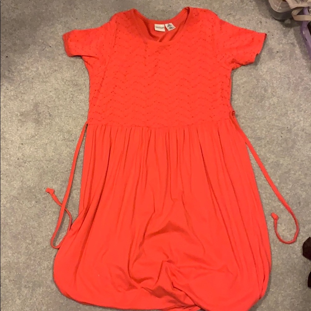🦄3/$30 Embroidered floral coral dress